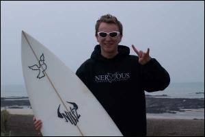 Kamil Bandurski jest mocno wkręcony w surfing